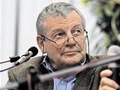 Spisovatel a noviná� Karel Hví��ala