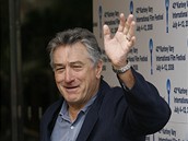 43. MFFKV - Robert De Niro pzuje ped tiskovou konferenc