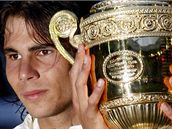 Wimbledon, finále: Rafael Nadal s trofejí