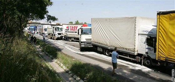 Kvli nedokonené silnici budou hrozit u hranic s Polskem kolony. Ilustraní foto.