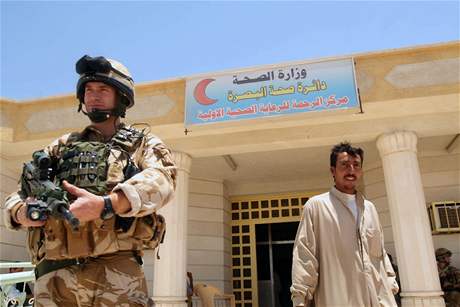 Britský voják v irácké Base.