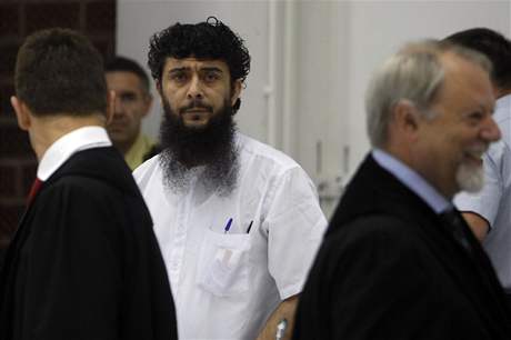 Iráan Ata Abdal Azíz Raíd dostal desetiletý trest za pípravu atentátu na iráckého expremiéra Alávího v roce 2004 (15. ervence 2008)