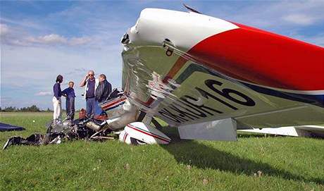 Ultralehké letadlo se zítilo nedaleko hradeckého letit. Ilustraní snímek