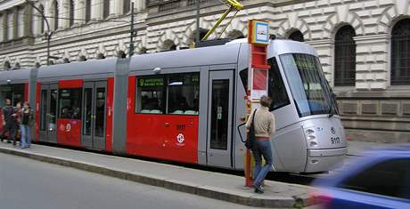 koda Transportation vyrábí pro Prahu tramvaj 14T s designem Porsche.