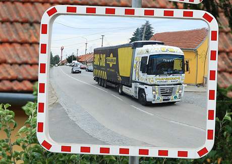 Vesnice na jihu Moravy jsou zahlceny kamiony. Starovičky