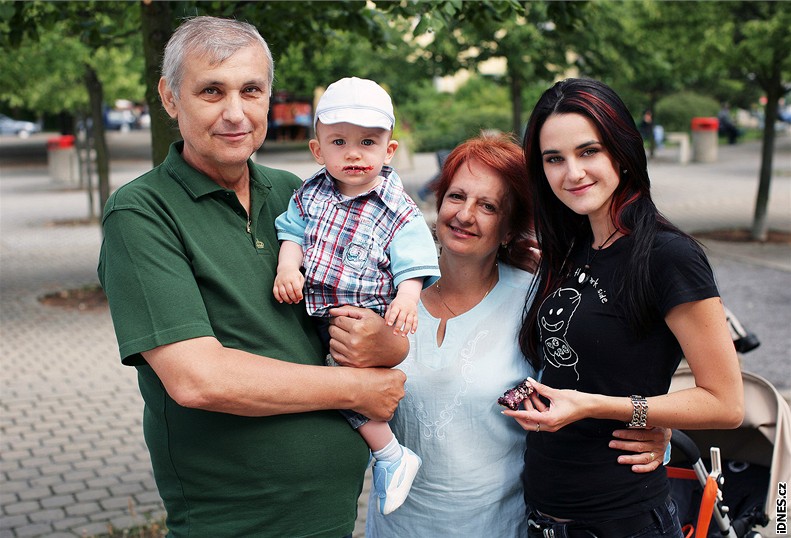 Tanenice Libue Vojtková s rodii a syn Matýsek