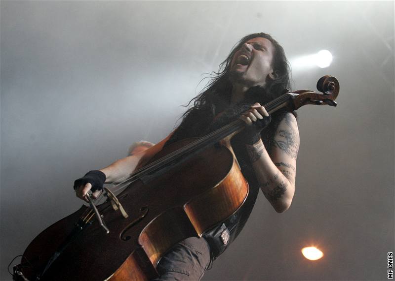 Apocalyptica loni ohromila fanouky, kteí se na ni pili podívat na festivalu Masters of Rock.