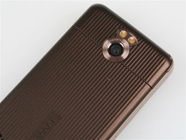 Sony Ericsson G700 vypadá pouze na pohled jako obyejný telefon. Uvnit se vak skrývá velmi chytrý pomocník.