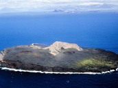 Islan, Surtsey - Sopený ostrov vzdálený 33 kilometr jin od Islandu. Vznikl...