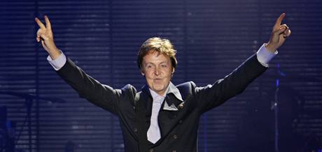 Paul McCartney stále dokáe konkurovat o mnoho let mladím muzikantm.