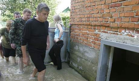 Do postiených oblastí odcestoval i ukrajinský prezident Viktor Juenko.