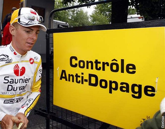 Riccardo Ricco z týmu Saunier Duval po dopingové kontrole