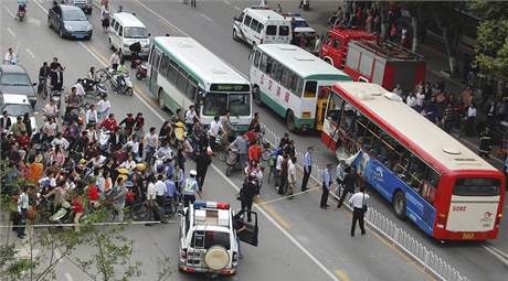 K výbuchu autobus dolo ve mst Kchun-ming na jihozápad íny. (21.7.2008)