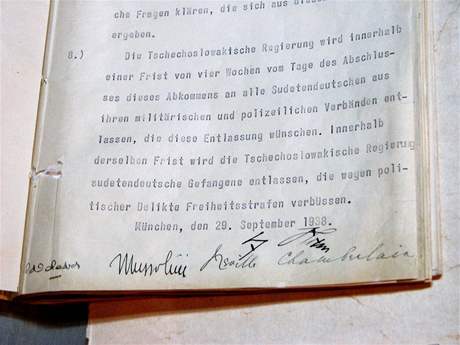 Smlouvu podepsali pedstavitelé Nmecka, Itálie, Francie a Velké Británie.