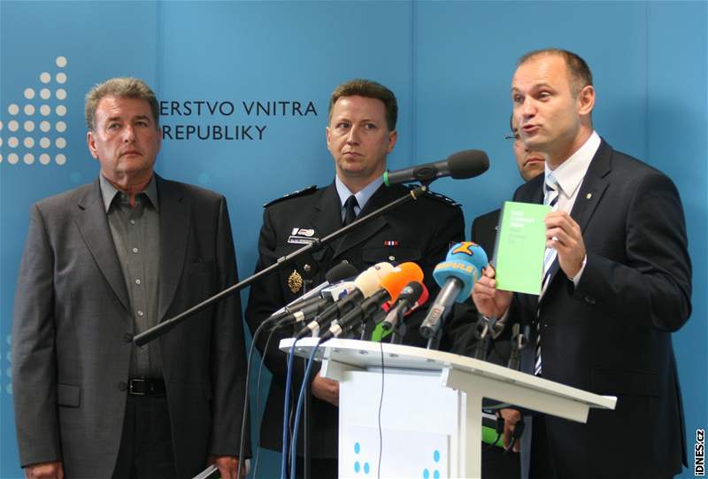 Ivan Langer na tiskové konferenci (22.7.2008)