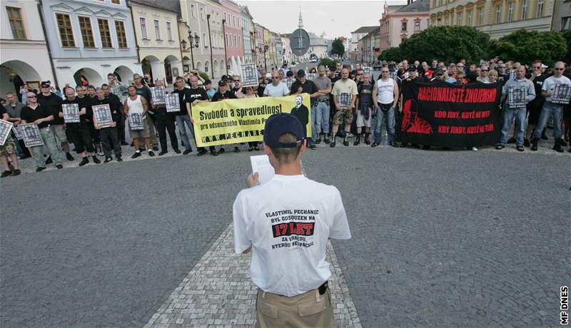 Protestní pochod skinhead se obeel bez incident