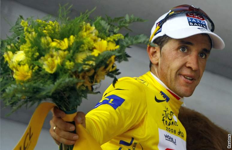 panlský cyklista Carlos Sastre i po asovce uhájil vedení v Tour de France
