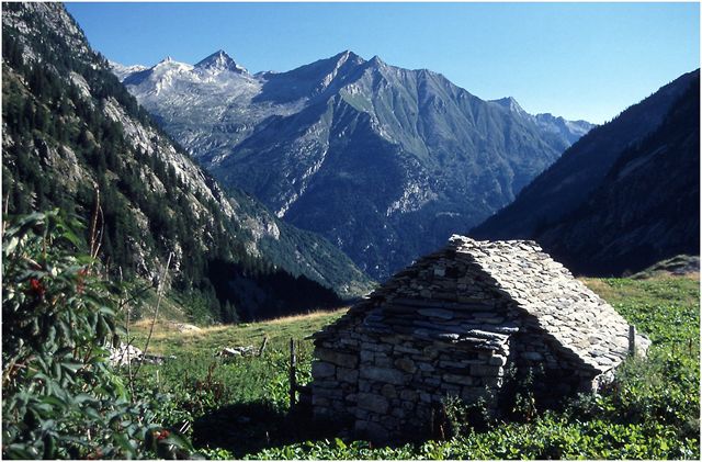 Walserská stezka se vine na výcarsko-italském pomezí a nabízí úchvatné výhledy.
