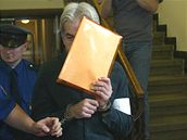 Augustin Holub byl odsouzen za sexuální zneu�ívání a znásiln�ní dvou �ák� zvlá�tní �koly