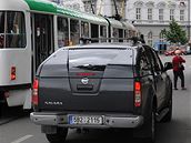 Na Moravském nám�stí v Brn� �idi�i �asto zastaví tak, �e cestující z tramvají nemají mo�nost vystoupit