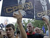 Na demonstrace se do Blehradu sjely tisíce Karadiových píznivc