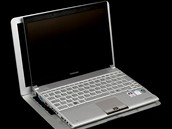 Toshiba Portégé R500, v pozadí Lenovo ThinkPad X300
