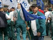 Zamstnanci protestují ped závodem Siemens na Zliín