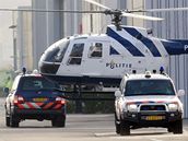 Vrtulník s Radovanem Karadiem v nizozemském Rotterdamu (30. ervence 2008)