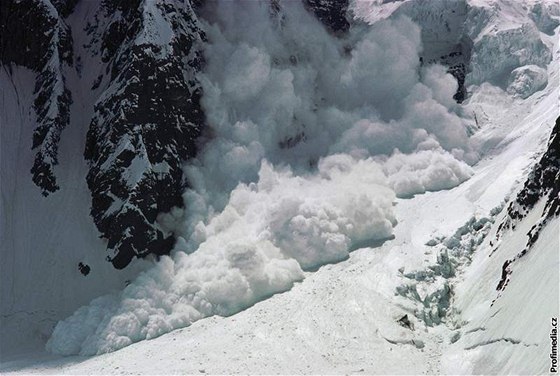 Výpravu horolezc zastihla cestou z nejt잚í hory svta lavina. Archivní snímek K2.