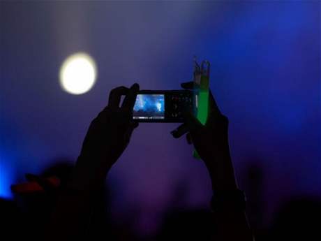 Na koncertech dnes mobilem natáí kadý druhý
