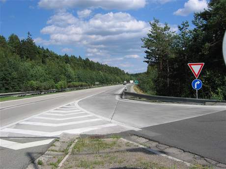 Díve nebezpený nájezd na D1 u motorestu Devt kí u silniái opravili, jiné stále nevyhovují