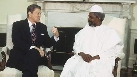 Business as usual: čadský diktátor Hissene Habré v přátelském rozhovoru s americkým prezidentem Ronaldem Reaganem