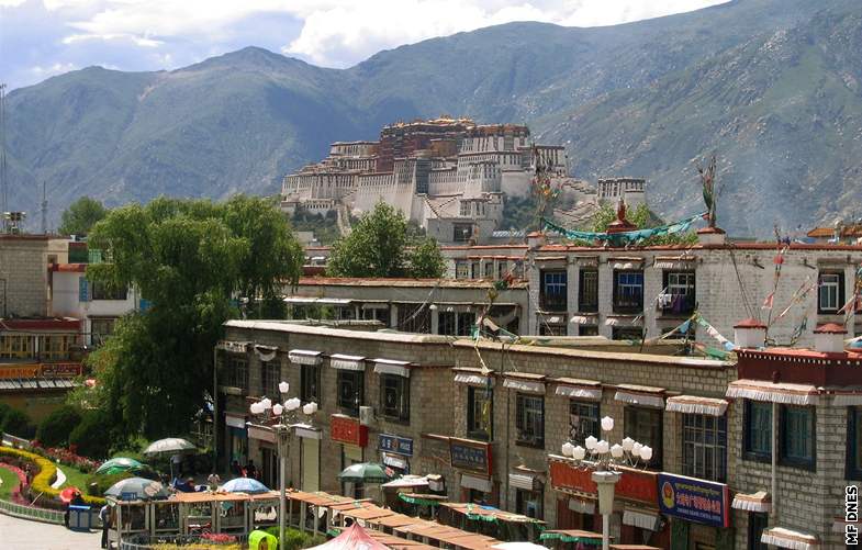 Palác Potala. Symbol Tibetu. Dnes jej steí íntí vojáci.