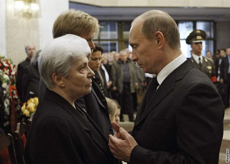 Pedseda ruské vlády Putin s vdovou po Alexandru Solenicynovi Nataljou