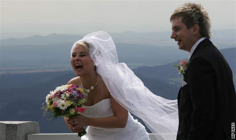 Svatba na vrcholu Jetdu - své ano si ekli Eva Novotná a Martin ída. (8.8.2008)