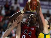 Lisa Leslieová (uprost�ed)