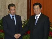 Hu Jintao se zdraví s Nicolasem Sarkozym.
