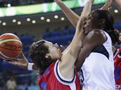 Lisa Leslieová (uprost�ed), Michala Hartigová a Petra Kulichová