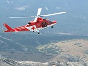 Záchranáská akce - transport zranného turisty z vrcholu Kriván ve Vysokých Tatrách