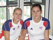 �eské basketbalistky Kate�ina Elhotová (vlevo) a Romana Hejdová