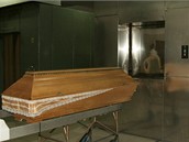 CB - Krematorium - rakev ped pecí