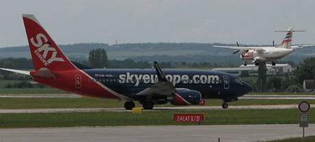 Spolenost SkyEurope zane uvádt plné ceny letenek za nkolik dní. eské aerolinie ji chtjí následovat za nkolik týdn.