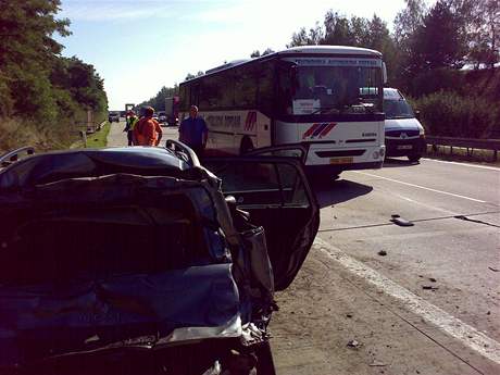 Nehoda na D11 nedaleko sjezdu na Jirny (18.8.2008)