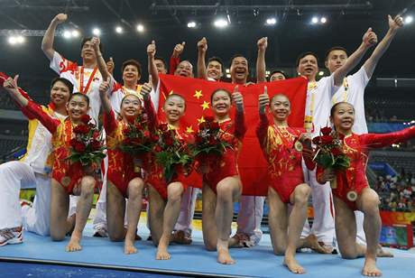 Takhle se radovaly čínské gymnastky na olympijských hrách v Pekingu. Bylo vše poctivé?