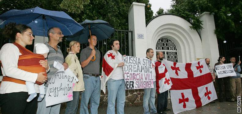 Gruzínci demonstrovali ped ruským konzulátem v Brn