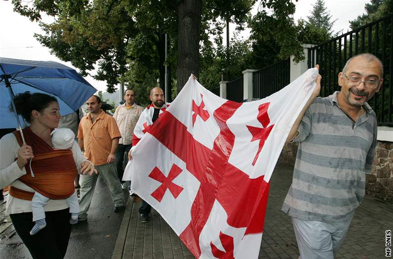 Gruzínci demonstrovali ped ruským konzulátem v Brn