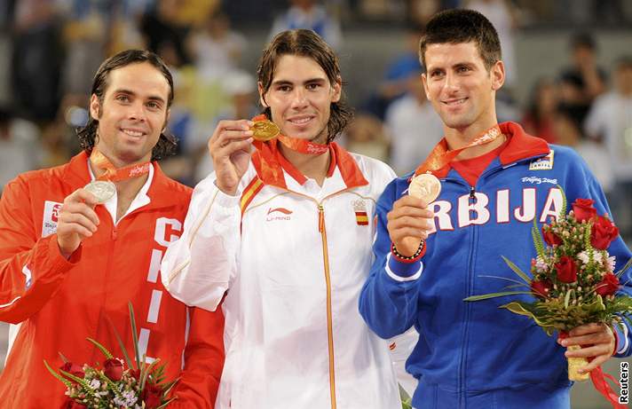 Medailisté z olympijské dvouhry mu: Stíbrný Fernando Gonzalez, zlatý Rafael Nadal a bronzový Novak Djokovi