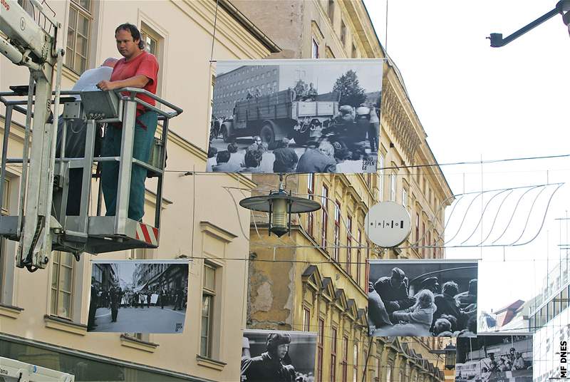 Instalace výstavy Brno, srpen 68