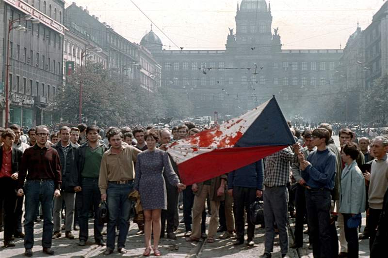 Ondeji Neffovi bylo v srpnu 1968 dvacet ti let. V eskoslovenském rozhlase pracoval v domácím zpravodajství.