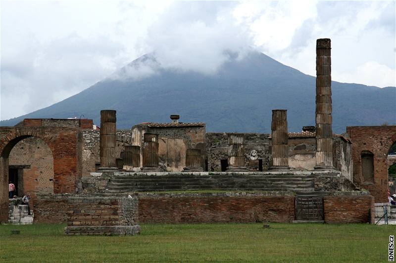 Jedna z mnoha odváných erotických fresek v italských Pompejích